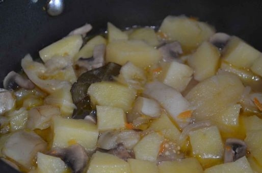 1. Этап. Тушеный картофель: 11. Тушите на среднем огне до мягкости картофеля. Приятного аппетита!