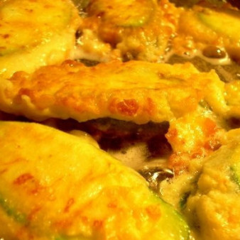 Кабачки в кляре с сыром