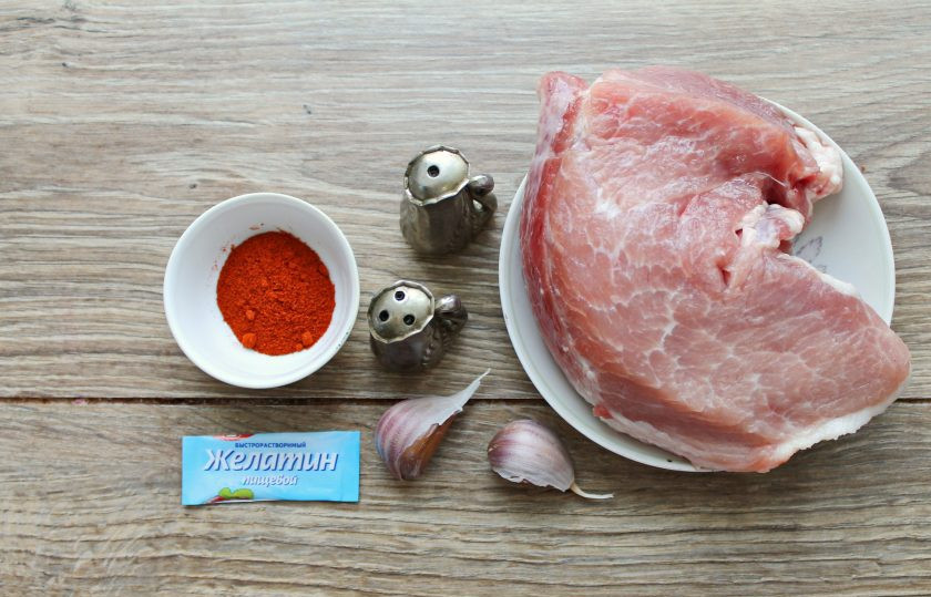 1. Этап. Мясное желе: Подготовьте все необходимые ингредиенты для приготовления мясного желе.