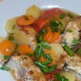 Скумбрия, тушенная в сметане