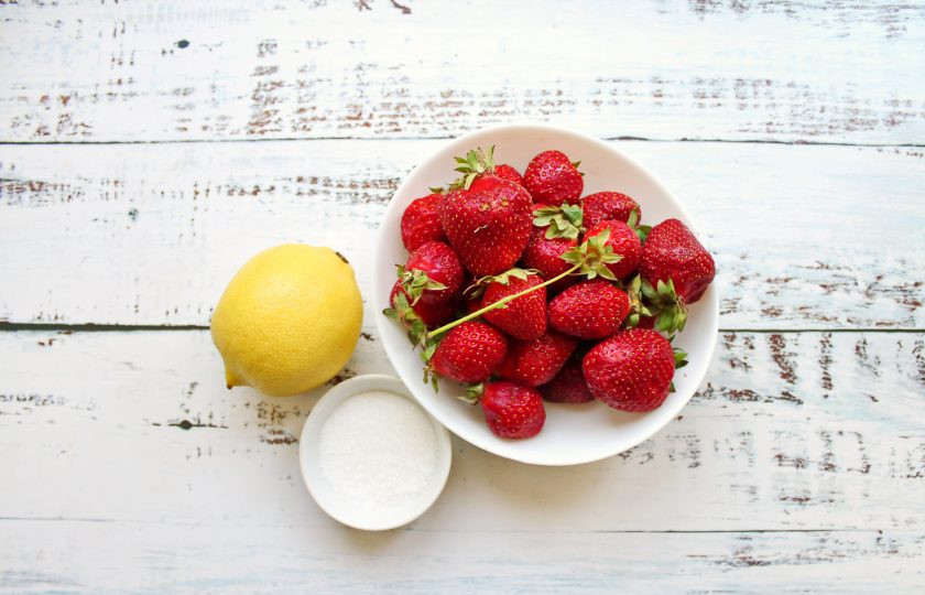 1. Этап. Варенье из клубники в духовке: Подготовьте все необходимые ингредиенты для приготовления варенья из клубники в духовке.