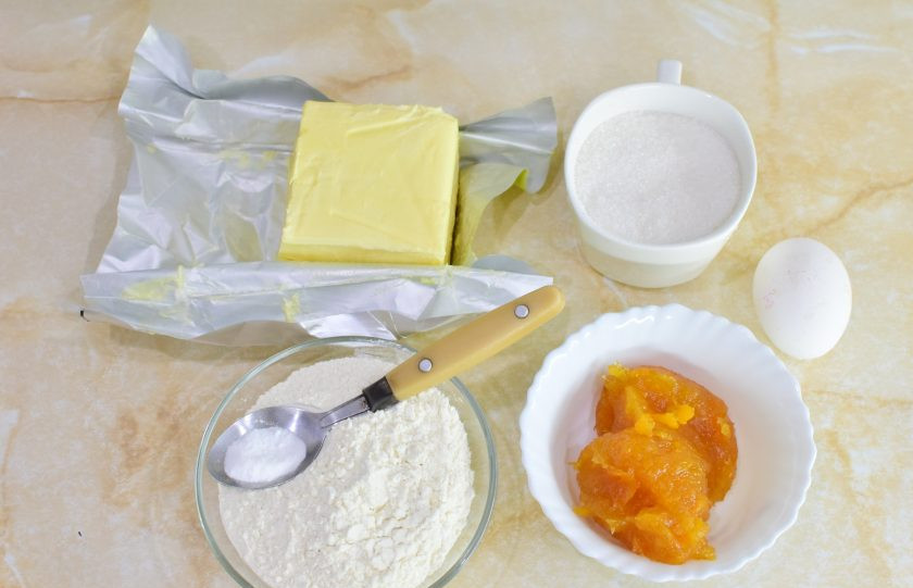 1. Этап. Песочное печенье с повидлом: Для приготовления печенья подготовьте необходимые ингредиенты по списку.