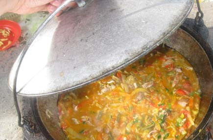 1. Этап. Лагман с капустой: Перемешать, закрыть крышкой и дать повариться еще 5 минут.