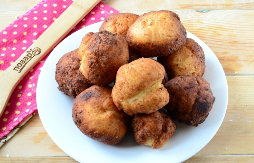 1. Этап. Баурсаки классические: Обжаривайте шарики в кипящем масле до золотистой корочки. Затем выкладывайте на бумажное полотенце, чтобы убрать излишки масла. Баурсаки готовы, кушайте с удовольствием!