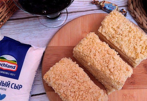 1. Этап. Пирожное Ноябрь: Разделить сторону 14 см на 3 части. Получились пирожные со сторонами 10Х4,5 см (одно чуть больше).