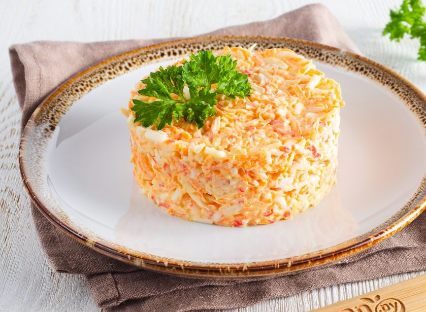 1. Этап. Салат с крабовыми палочками и морковью: Приятного аппетита!