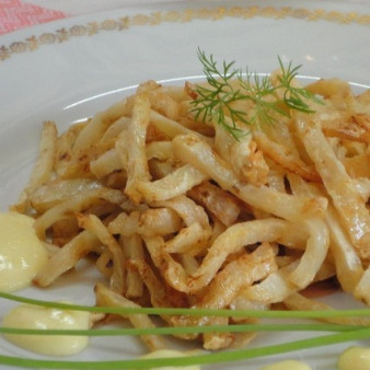 Сельдерей жареный с голландским соусом