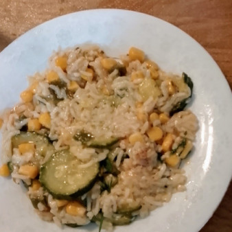 Рисовая запеканка из цуккини и кукурузы