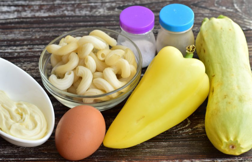 1. Этап. Запеканка из макарон с овощами: Подготовьте ингредиенты.