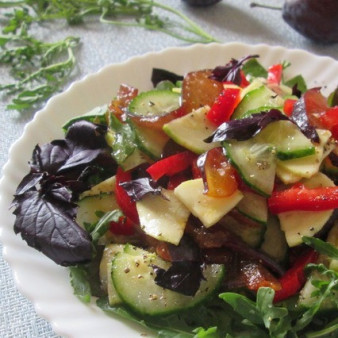 Салат овощной с морской солью