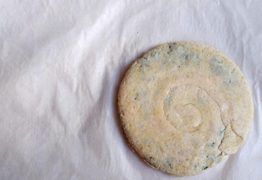 1. Этап. Чечевично-злаковые лепёшки с зеленью: Раскатайте в лепёшку около 1 см.