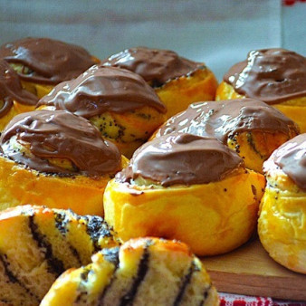 Маковые булочки под шоколадом