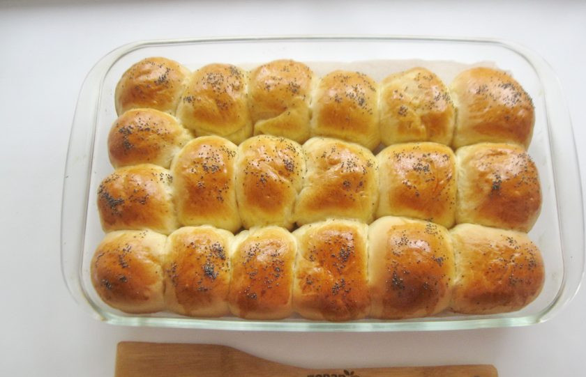 1. Этап. Булочки с мармеладом: Выпекайте булочки с мармеладом 40-45 минут в духовке, заранее разогретой до 175-180 градусов.