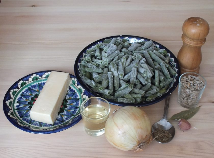 1. Этап. Стручковая фасоль в мультиварке: Подготовьте необходимые ингредиенты.