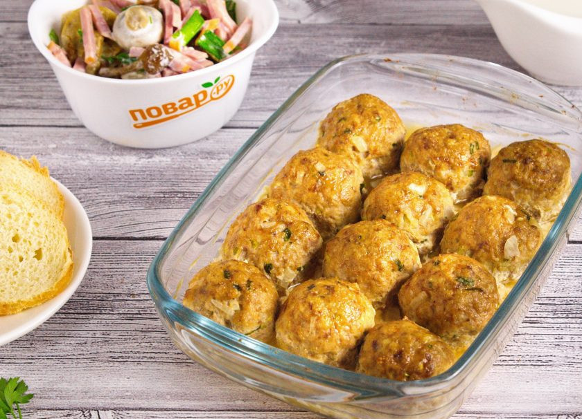 1. Этап. Митболы из индейки: Поставьте запекаться в духовку при 200 градусах на 30-40 минут. Приятного аппетита!