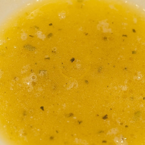 1. Этап. Филе белой рыбы в лимонно-масляном соусе: Получившуюся массу солим и перчим, хорошенько перемешиваем - и наш соус готов.