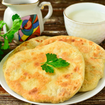 Лепешка с фасолью и фаршем