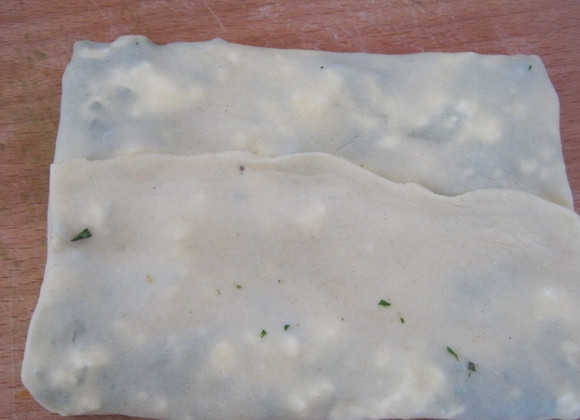 1. Этап. Турецкая лепешка гезлеме: А затем боковые края. Получается своего рода конверт.