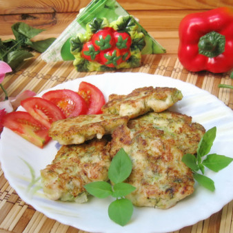 Рубленые куриные котлеты с кабачком