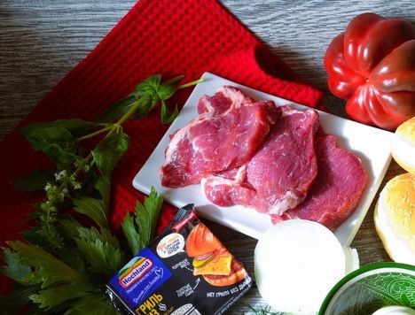 1. Этап. Бургер Пестрая осень: Бургер - это блюдо быстрой сборки, поэтому необходимо чтобы всё было под рукой.