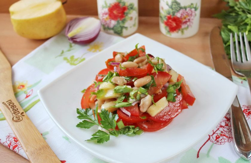 1. Этап. Салат с фасолью и яблоками: Салат с фасолью и яблоками готов. Подавайте на закуску.