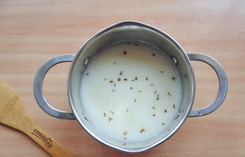 1. Этап. Сырный швейцарский суп: Посолите и поперчите суп по вкусу.