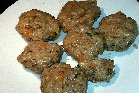 1. Этап. Говяжьи котлеты в мультиварке: 5. Вот такие говяжьи котлеты в мультиварке получились. Приятного аппетита!