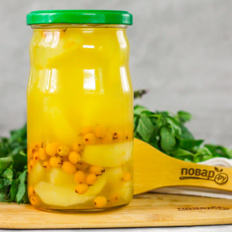 Компот из облепихи и яблок на зиму