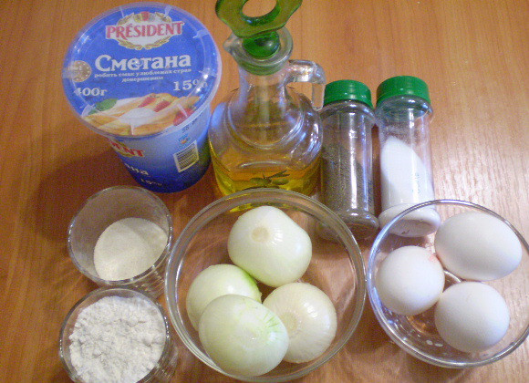 1. Этап. Цыбульники львовские: 1. Приготовим продукты для цыбульников. Сметана нужна для подачи блюда, в тесте её не будет.