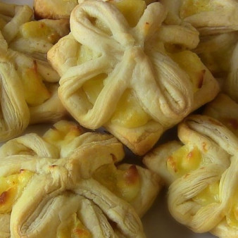 Слойки из слоеного теста с кремом Патисьер