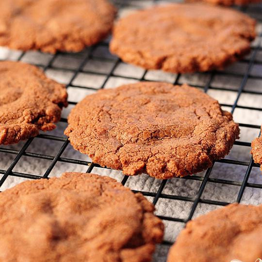 1. Этап. Печенье из крема Nutella: Выпекайте печенье в разогретой до 180 °С духовке в течении 7-8 минут. Подавать можно как в холодном виде, так и в тёплом. Приятного аппетита.