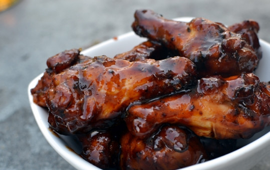 1. Этап. Куриные крылышки с медом: 3. Подаем блюдо горячим. Приятного аппетита!