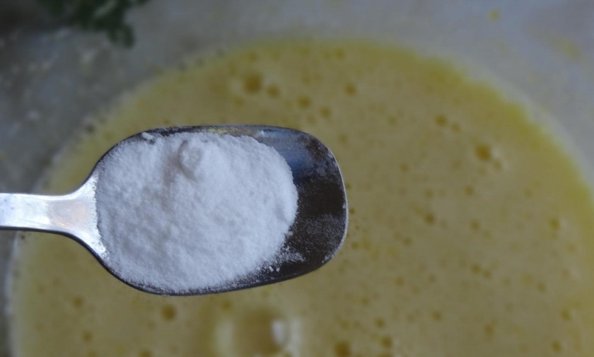 1. Этап. Быстрый тортик: 2. Всыпаю чайную ложку соды без горки.