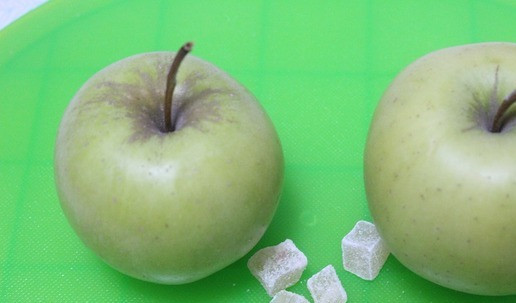 1. Этап. Десерт Жгучая нежность: Подготовить яблоки и имбирь.