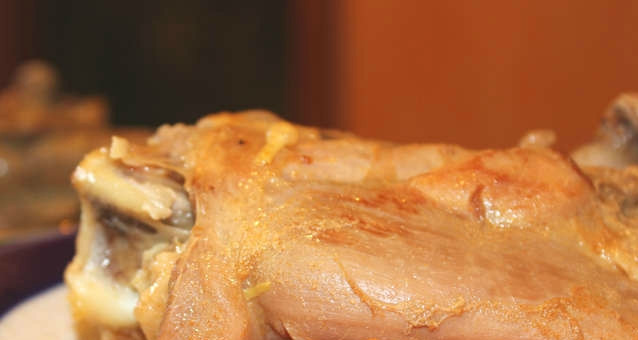 1. Этап. Бедро индейки на сковороде: Достаем индейку из сковороды. Подаем с любыми овощами на свой вкус. Приятного аппетита!