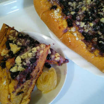 Тыквенный пирог с ягодами и штрейзелем