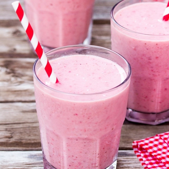 1. Этап. Смузи клубничный: Клубничный смузи готов. Приятного аппетита!