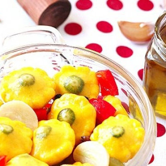 Патиссоны, маринованные с перцем