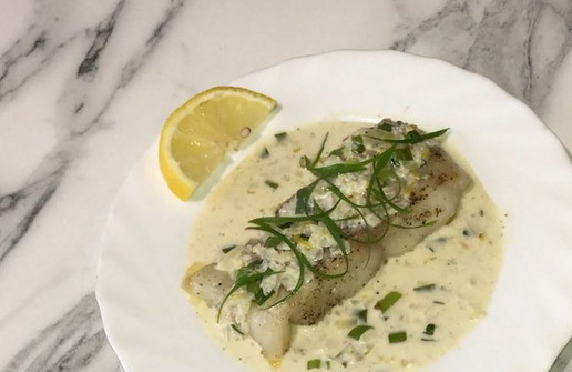 1. Этап. Рыба в сливочном соусе с цедрой: Полейте рыбу соусом и подавайте к столу. Приятного аппетита!