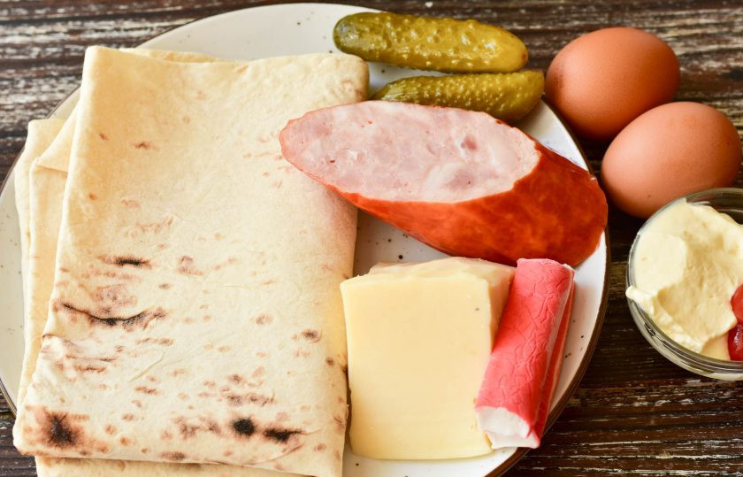 1. Этап. Шаурма с ветчиной: Подготовьте ингредиенты.