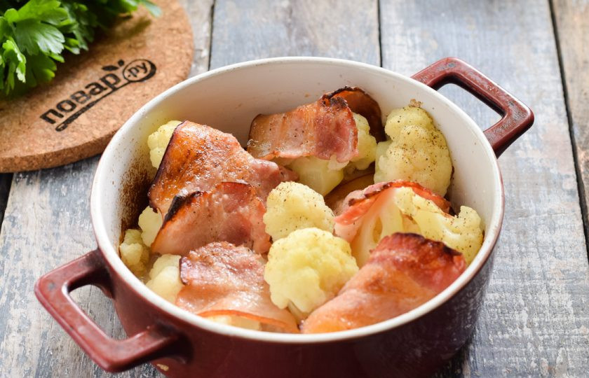 1. Этап. Цветная капуста в беконе: Спустя указанное время подавайте капусту к столу.