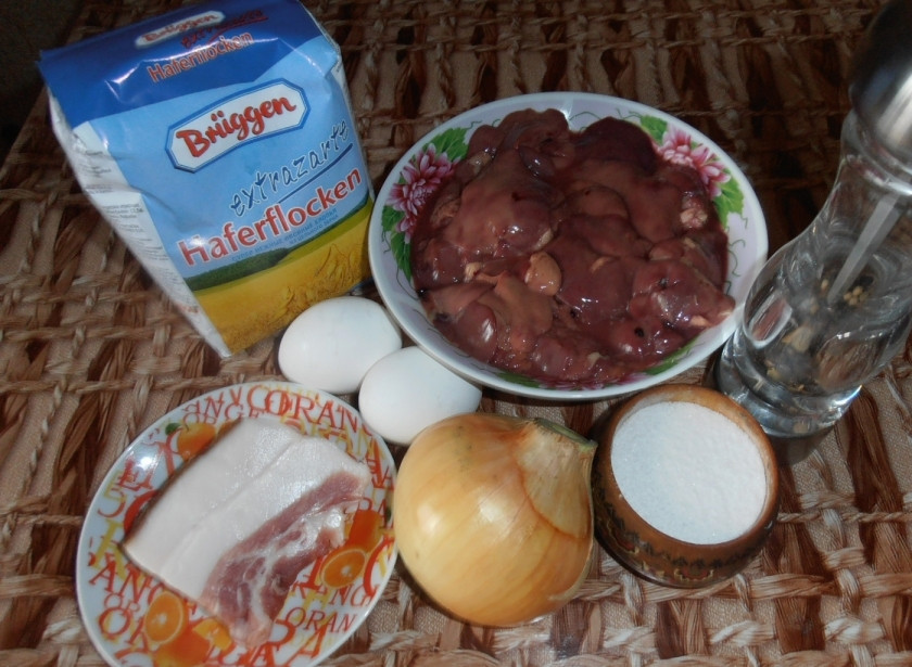 1. Этап. Печеночные котлеты из куриной печени: Подготовьте ингредиенты.