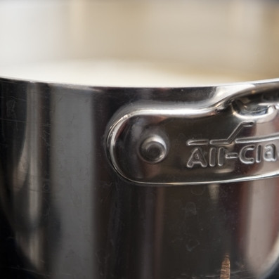 1. Этап. Паста с беконом и помидорами: 4. Бульон нагрейте. Он должен быть теплым.