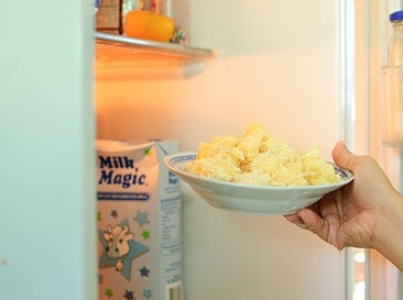 1. Этап. Жареный сыр в масле: 3. Сыр в панировке на несколько часов отправьте в холодильник.