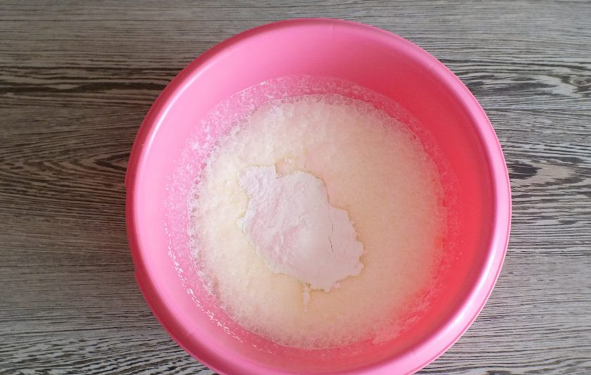 1. Этап. Профитроли с кремом Пломбир: Приготовьте крем 