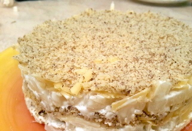 1. Этап. Салат с курицей, ананасами и грецкими орехами: Теперь повторно выкладываем все слои друг на друга. Ставим салат в холодильник на 1-2 часа. Перед подачей на стол аккуратно удаляем форму. Приятного аппетита!