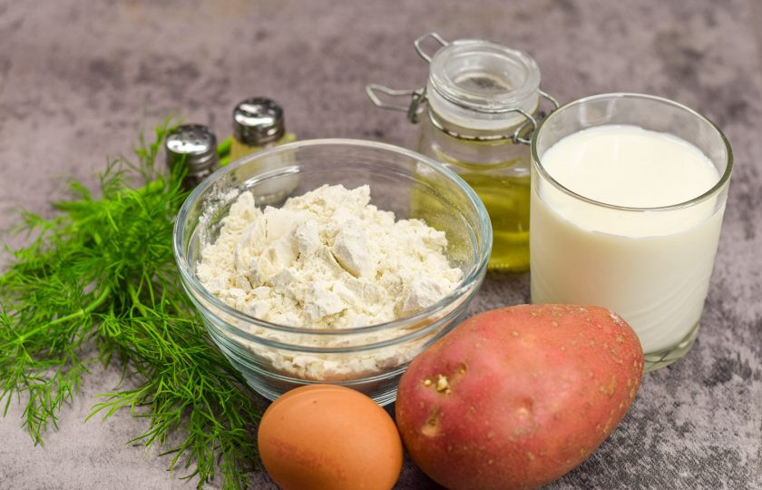 1. Этап. Блины из сырого картофеля: Подготовьте все продукты по списку.