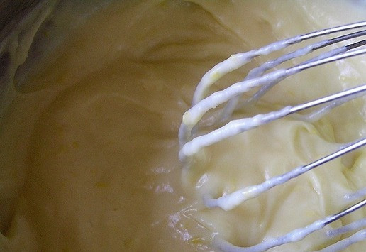 1. Этап. Эклеры с лимонным кремом: ... продолжая нагревать смесь, постоянно помешивая, пока масса не загустеет.