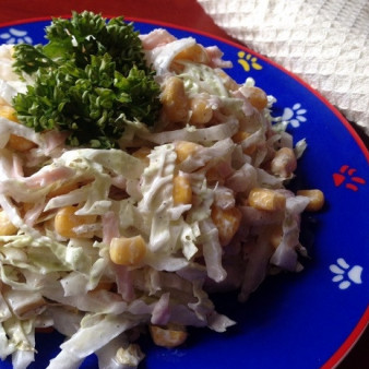 Салат из пекинской капусты и кукурузы