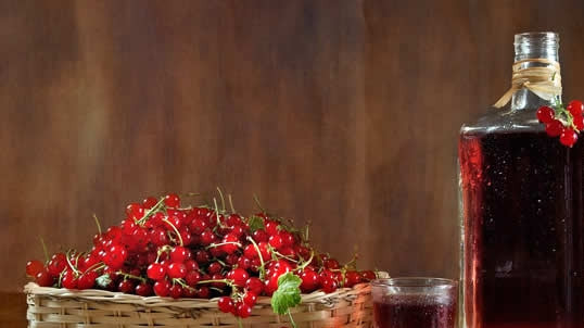 1. Этап. Вино из смородины: А зимой пить и вспоминать теплые летние дни!;)